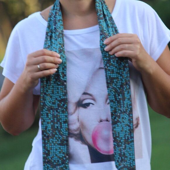 Teal Ornament White Line Reversible Skinny Scarf - Picture 4 of 7